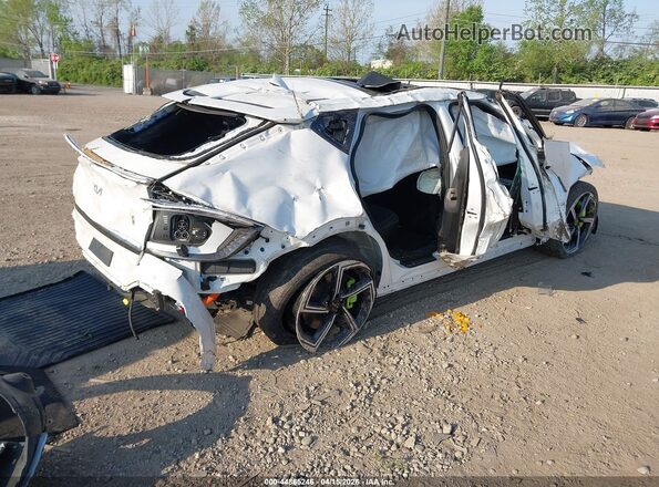 KNDC5DLE0R5175877 2024 KIA EV6 White 