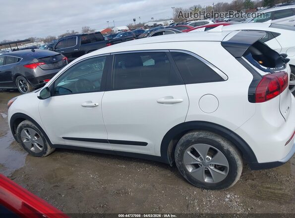 KNDCB3LC2K5338231 2019 KIA NIRO White 360 interior view