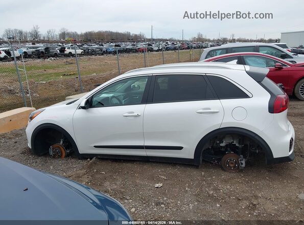 KNDCB3LC2N5539308 2022 KIA NIRO White Vista interior de 360 grados