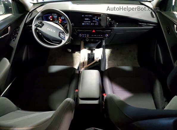 KNDCP3LE0S5235909 2025 KIA NIRO Черный Вид панели приборов
