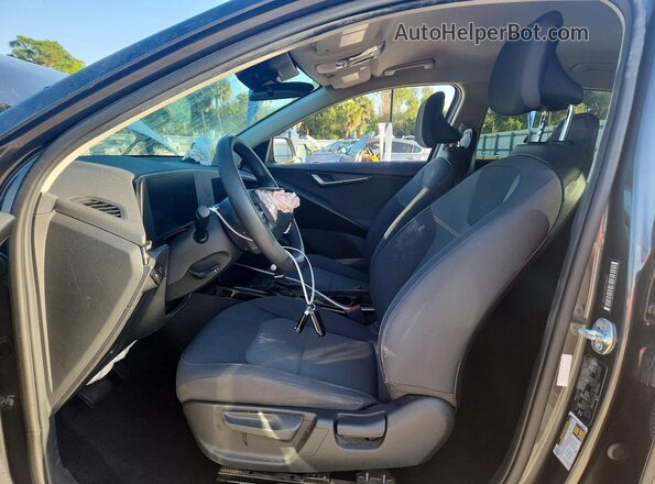 KNDCP3LE9P5084804 2023 KIA NIRO Серый Вид салона спереди