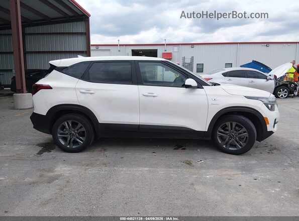 KNDEPCAA5P7375751 2023 KIA SELTOS White Вид задньої частини салону