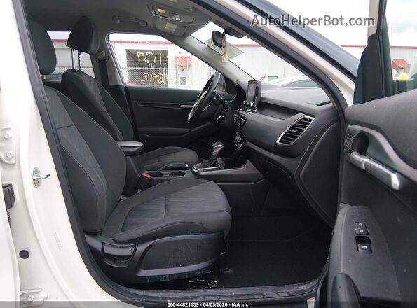 KNDEPCAA5P7375751 2023 KIA SELTOS White Вид салону спереду