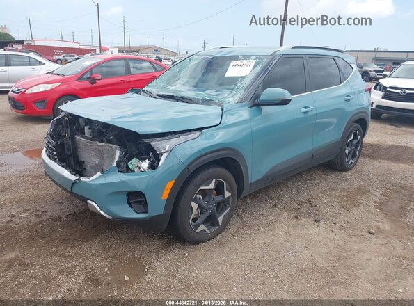 KNDER2AA3T7846567 2026 KIA SELTOS Turquoise Առջևի ձախ երեք քառորդ տեսարան