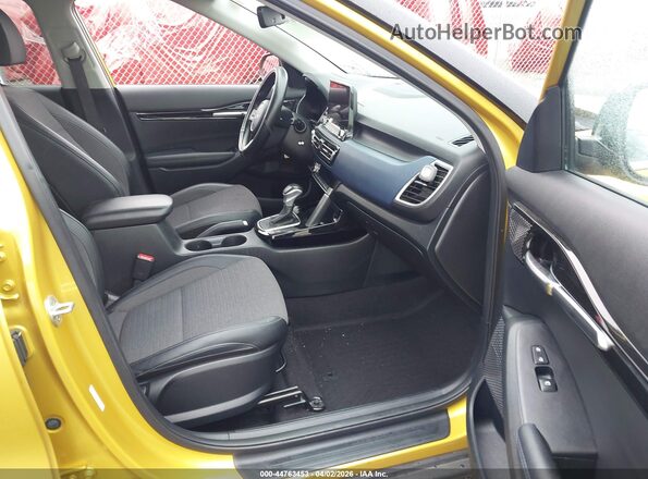 KNDEU2AA2N7242543 2022 KIA SELTOS Желтый Вид салона спереди