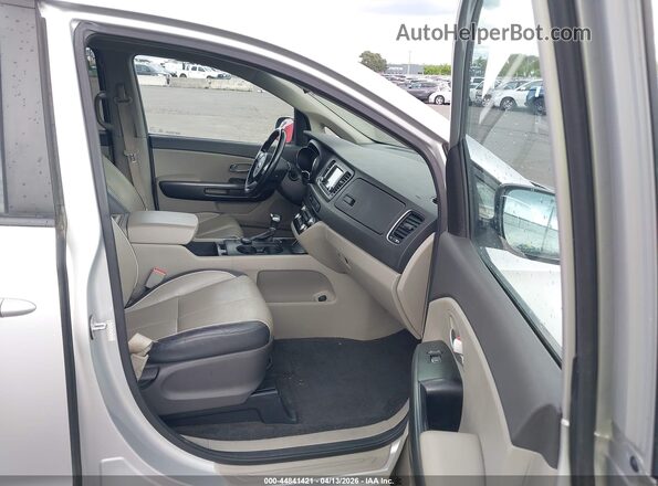 KNDMB5C11H6265953 2017 KIA SEDONA Silver წინა სალონის ხედი