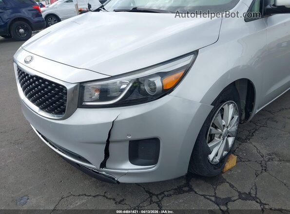 KNDMB5C11H6265953 2017 KIA SEDONA Silver წინა ხედი
