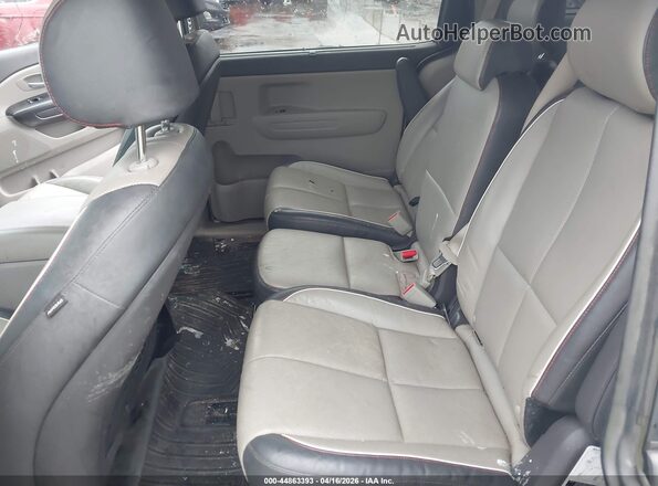 KNDMB5C12H6250068 2017 KIA SEDONA Silver Widok naklejki z numerem VIN
