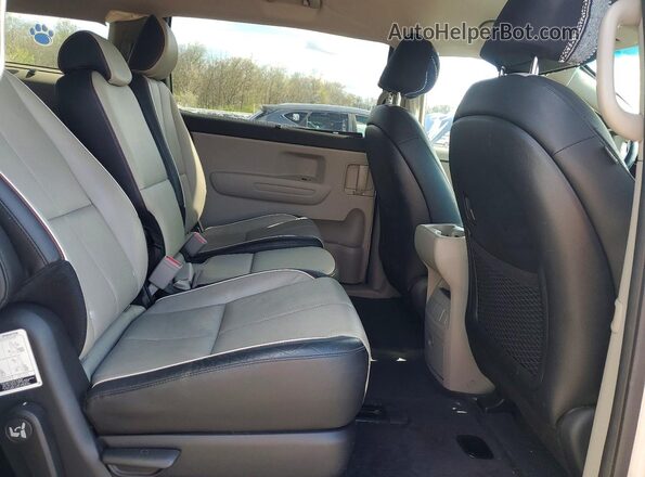 KNDMB5C13K6517659 2019 KIA SEDONA Silver Rear interior view