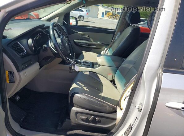 KNDMB5C13K6517659 2019 KIA SEDONA Silver Front interior view