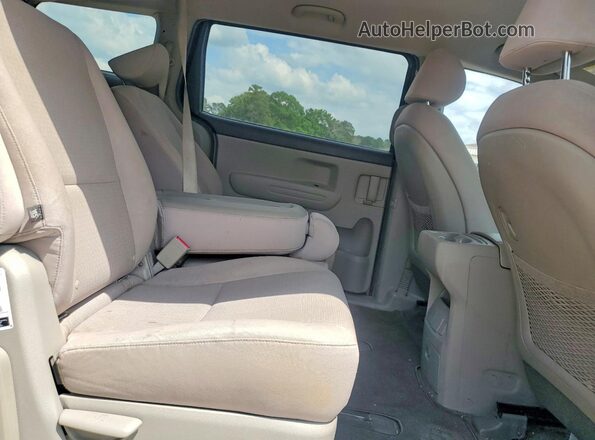 KNDMB5C14H6219825 2017 KIA SEDONA Blue Vista interior trasera