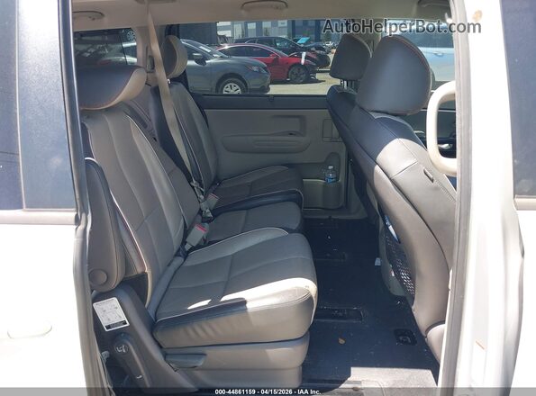 KNDMB5C15H6265258 2017 KIA SEDONA Silver Widok naklejki z numerem VIN