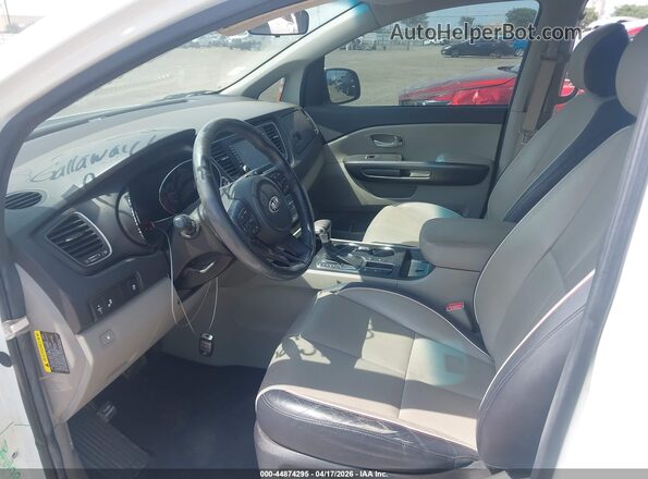 KNDMB5C15K6549416 2019 KIA SEDONA White Front interior view
