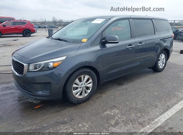 KNDMB5C17H6227403 2017 KIA SEDONA Gray Առջևի ձախ երեք քառորդ տեսարան