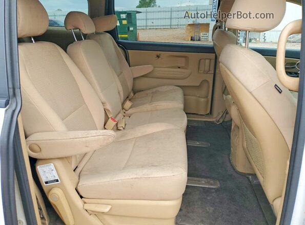 KNDMB5C18H6225546 2017 KIA SEDONA White უკანა სალონის ხედი
