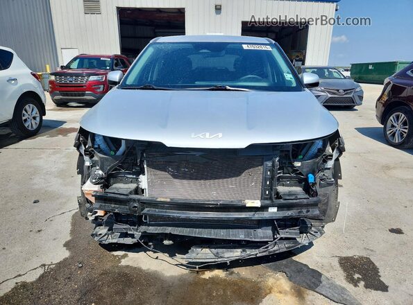 KNDNB4H38P6233881 2023 KIA CARNIVAL Silver Widok z przodu