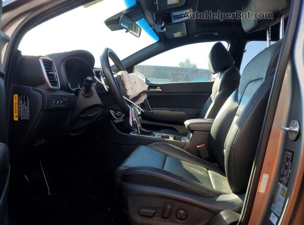 KNDP6CAC5M7911767 2021 KIA SPORTAGE Silver Вид салону спереду