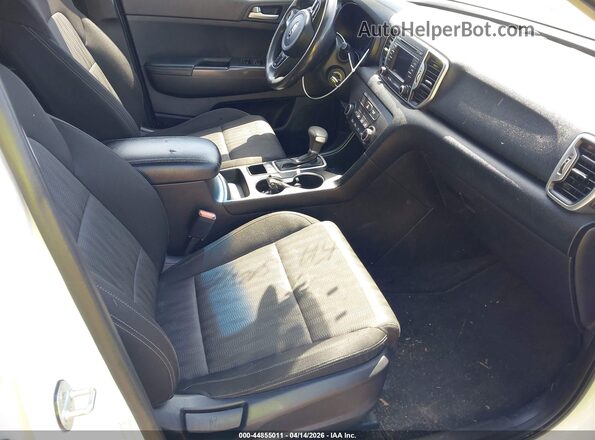 KNDPM3AC7H7192002 2017 KIA SPORTAGE White Вид салону спереду