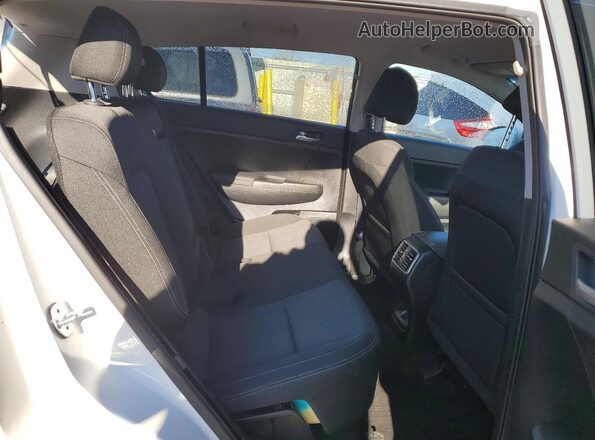 KNDPMCAC2L7661747 2020 KIA SPORTAGE Белый Вид задней части салона