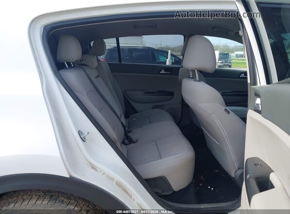 KNDPMCAC4H7207779 2017 KIA SPORTAGE White 
