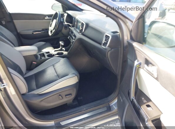 KNDPR3A68H7084256 2017 KIA SPORTAGE Серый Вид салона спереди
