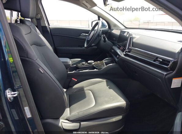 KNDPVCDG0S7255492 2025 KIA SPORTAGE HYBRID Dark Blue Front interior view