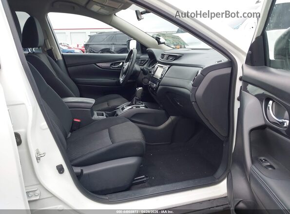 KNMAT2MT0HP592482 2017 NISSAN ROGUE White წინა სალონის ხედი