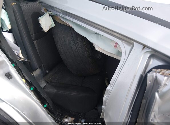 KNMAT2MT8JP579825 2018 NISSAN ROGUE Silver VIN կոդի պիտակի տեսք