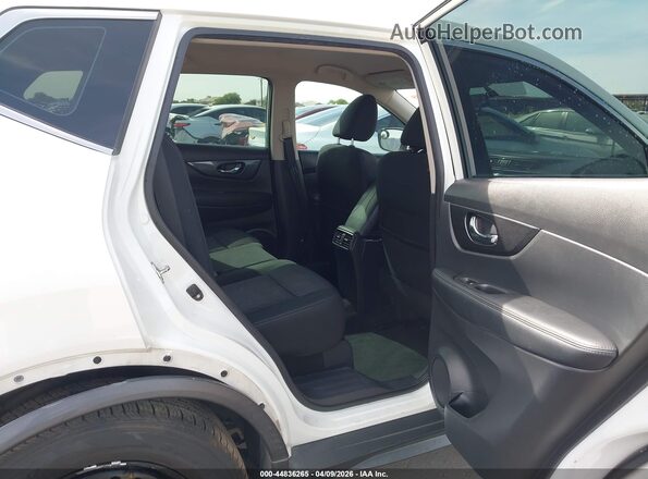 KNMAT2MT9JP557638 2018 NISSAN ROGUE White 