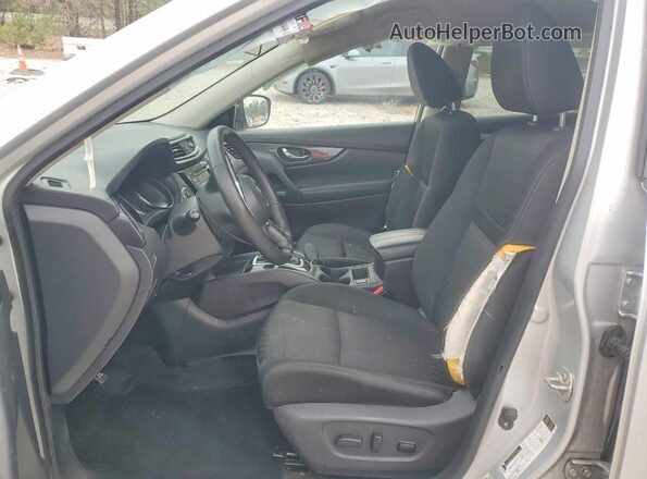 KNMAT2MTXLP509827 2020 NISSAN ROGUE Серебряный Вид салона спереди