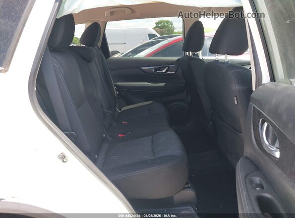 KNMAT2MV2HP592176 2017 NISSAN ROGUE White 