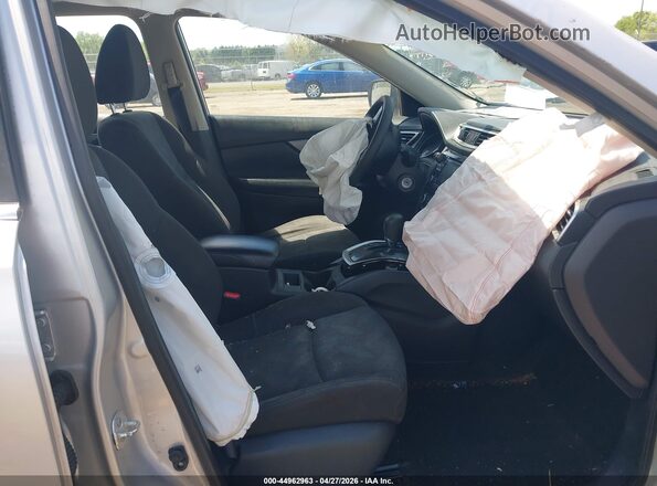 KNMAT2MV3GP632957 2016 NISSAN ROGUE Silver Front interior view
