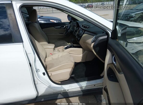 KNMAT2MV3GP708225 2016 NISSAN ROGUE White Front interior view