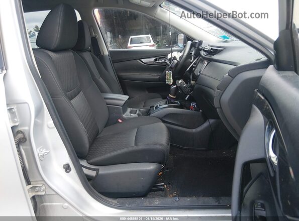 KNMAT2MV3HP525697 2017 NISSAN ROGUE Silver Вид салону спереду