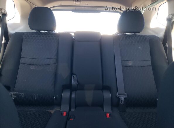 KNMAT2MV3JP568958 2018 NISSAN ROGUE Silver Rear seats view