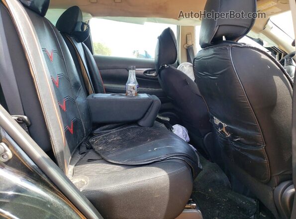 KNMAT2MV3JP572427 2018 NISSAN ROGUE Black Rear interior view