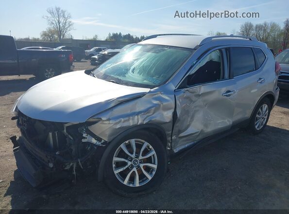 KNMAT2MV4JP604513 2018 NISSAN ROGUE Silver Vista tres cuartos delantera izquierda