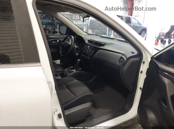 KNMAT2MV6HP510160 2017 NISSAN ROGUE White Front interior view
