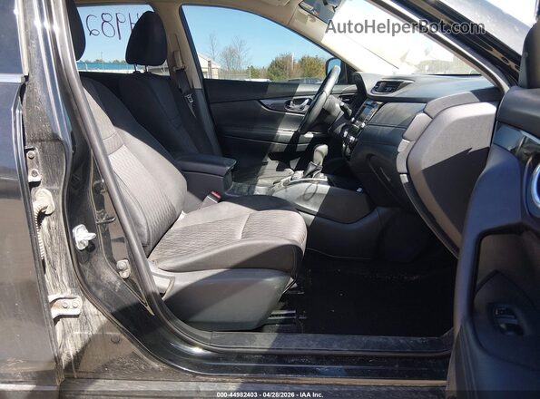 KNMAT2MV6JP545948 2018 NISSAN ROGUE Black Front interior view