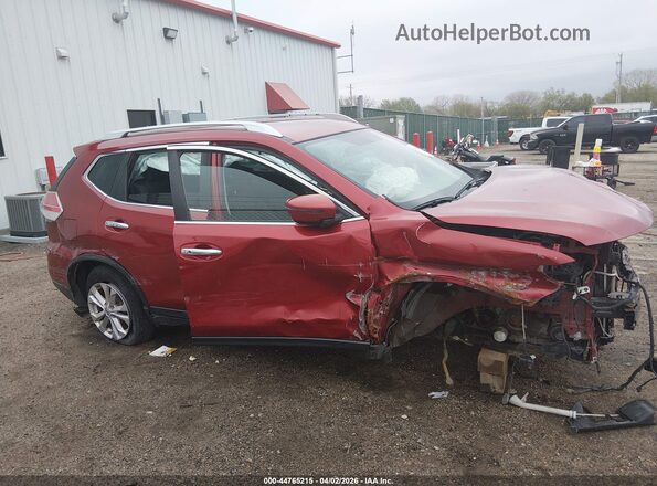 KNMAT2MV7GP663791 2016 NISSAN ROGUE Red Widok wnętrza z tyłu