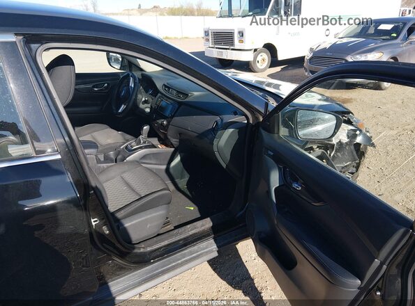 KNMAT2MV7JP514529 2018 NISSAN ROGUE Черный Вид салона спереди