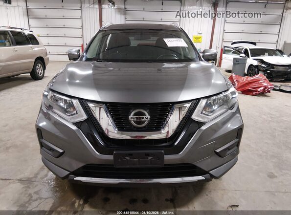 KNMAT2MV8JP525135 2018 NISSAN ROGUE Light Blue Вид задней части салона