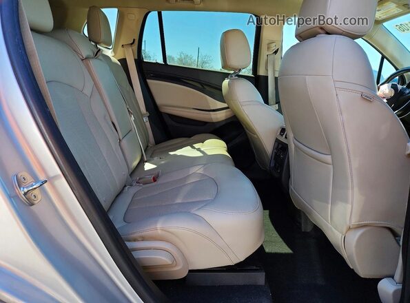 LRBFX2SA5JD002570 2018 BUICK ENVISION Silver Vista interior trasera