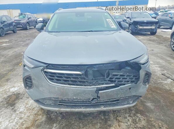 LRBFZMR45PD213377 2023 BUICK ENVISION Silver Widok z przodu
