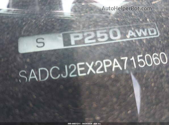 SADCJ2EX2PA715060 2023 JAGUAR F-PACE Silver Widok komory silnika