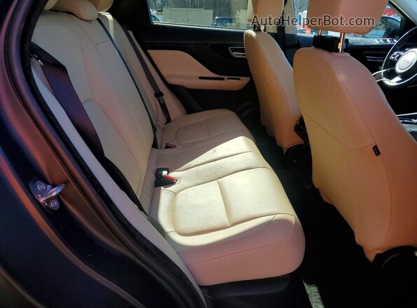 SADCJ2FXXKA366088 2019 JAGUAR F-PACE White Vista interior trasera