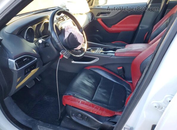 SADCM2BV1HA051846 2017 JAGUAR F-PACE Белый Вид салона спереди