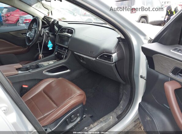 SADCM2BV5HA076619 2017 JAGUAR F-PACE Silver Вид салону спереду