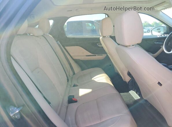 SADCS2BV8HA490208 2017 JAGUAR F-PACE White Widok tylnych siedzeń