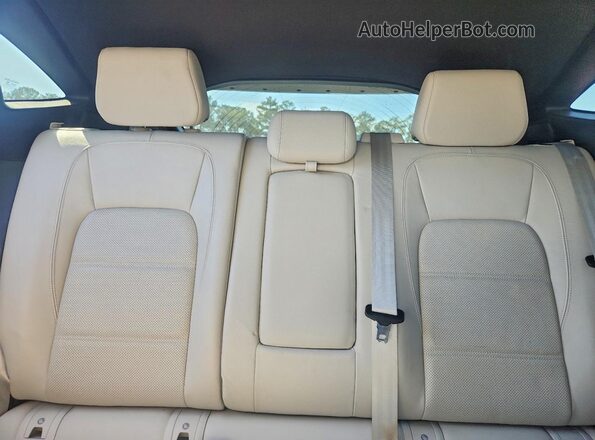 SADFP2FX2L1Z88813 2020 JAGUAR E-PACE White Widok tylnych siedzeń